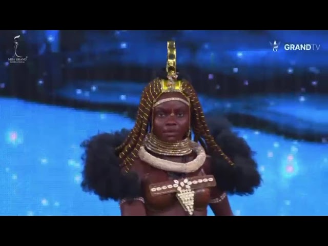 Miss Grand Angola 2024 apresenta traje típico inspirado na cultura Himba